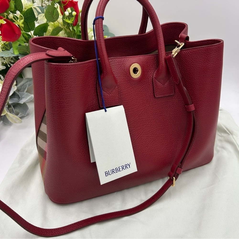 Women’s Burberry banner pebble grain leather tote/shoulder bag Classic check NWT - Picture 1 of 15